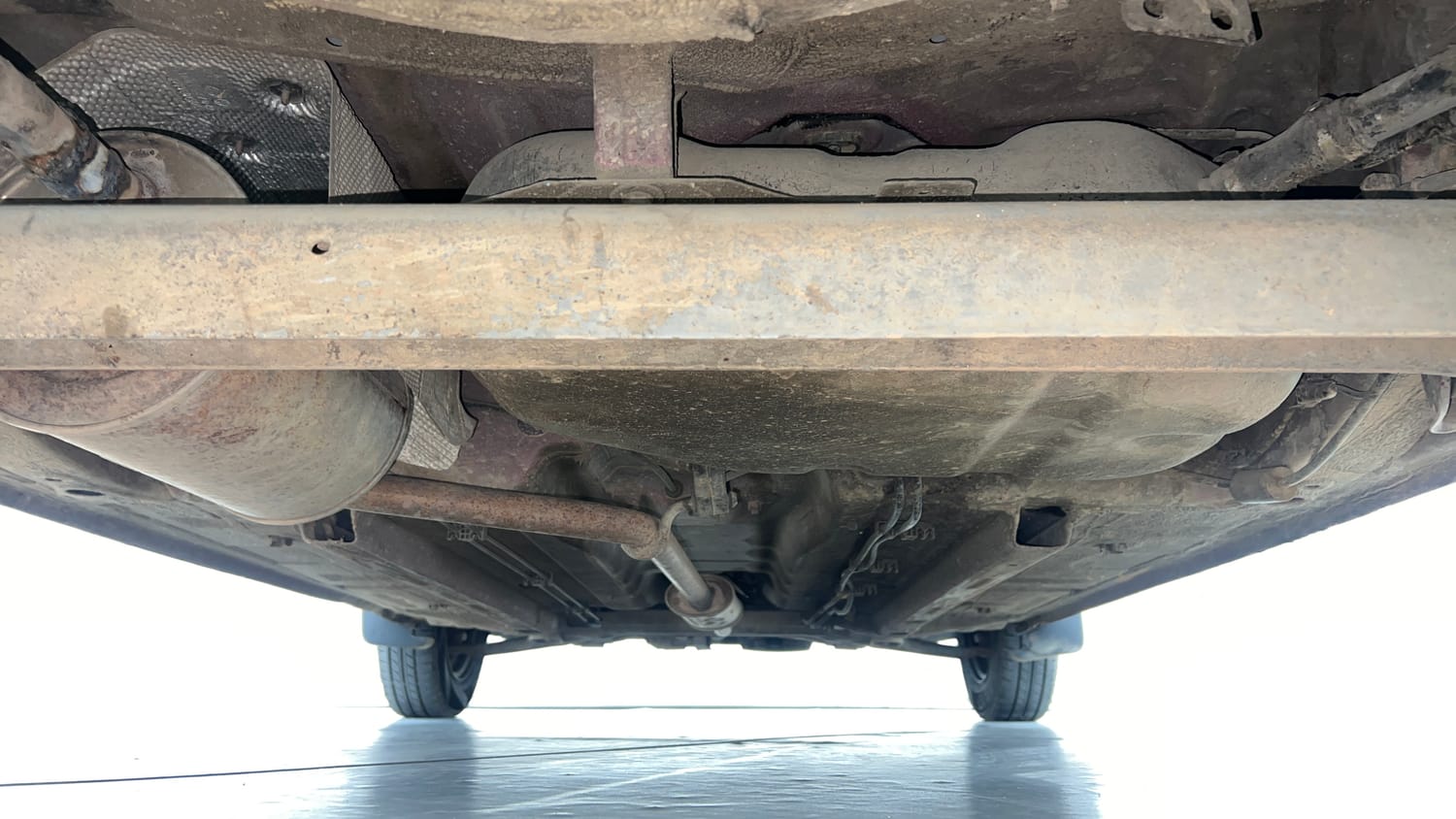Used 2019 Renault Kwid RXT (O) 1.0 SCE Edition Petrol Manual extra REAR UNDERBODY VIEW (TAKEN FROM REAR)