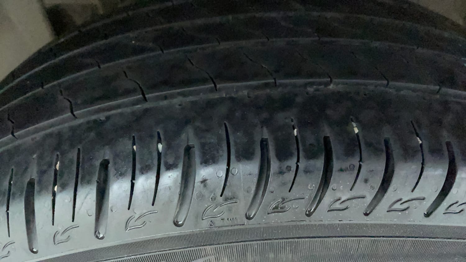 Used 2022 maruti-suzuki Vitara Brezza VXi Petrol Manual tyres RIGHT REAR TYRE TREAD VIEW