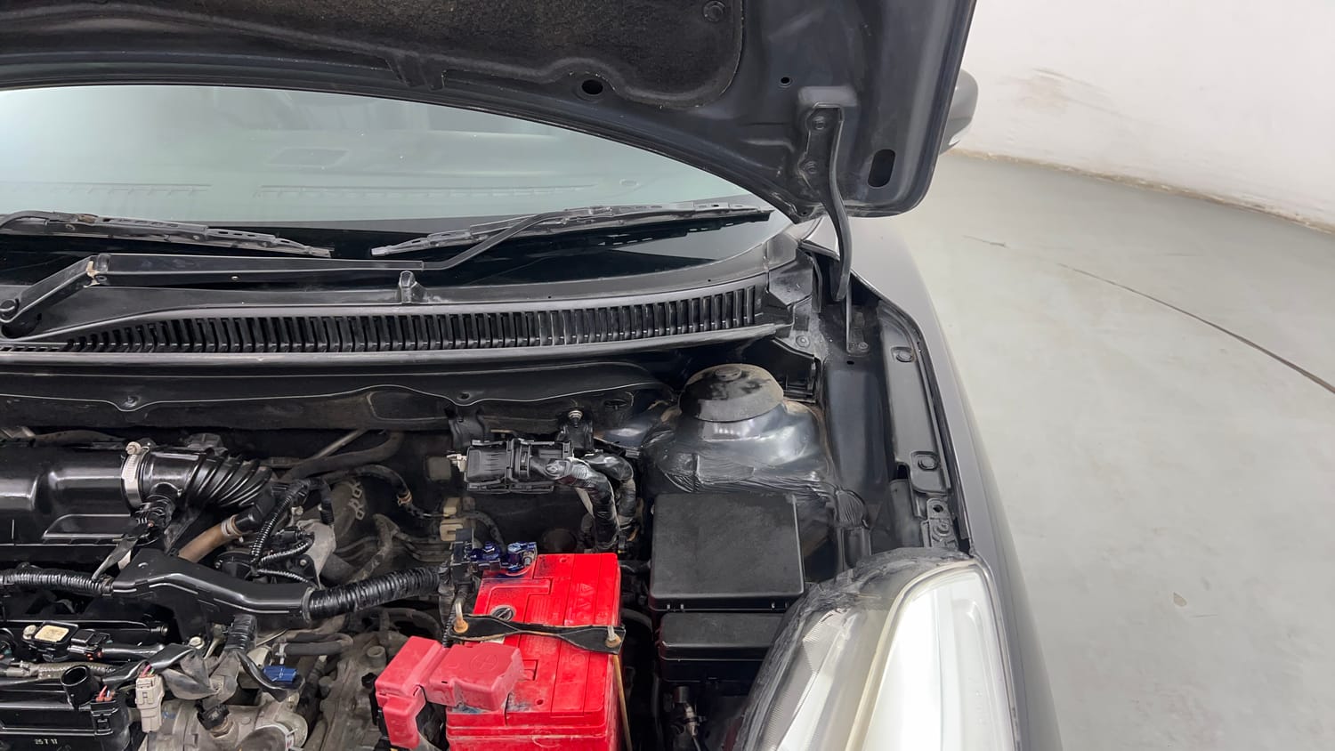 Used 2017 Maruti Suzuki Baleno Zeta 1.2 AT Petrol Automatic engine ENGINE LEFT SIDE HINGE & APRON VIEW