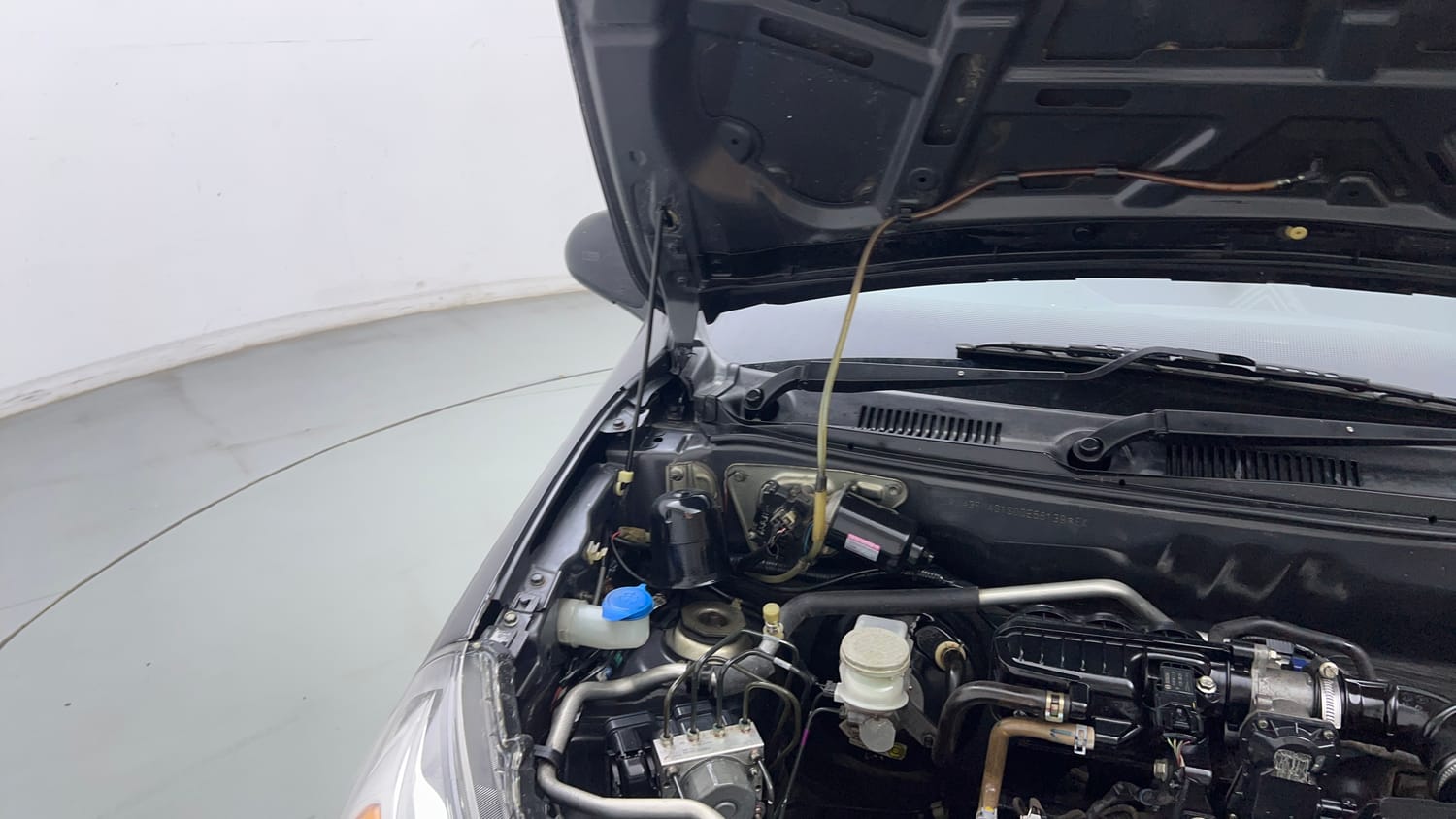 Used 2019 Maruti Suzuki Alto 800 LXi Petrol Manual engine ENGINE RIGHT SIDE HINGE & APRON VIEW