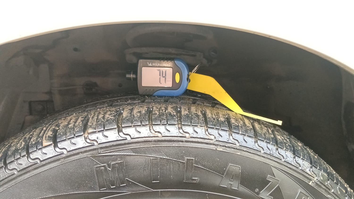 Used 2015 Maruti Suzuki Ertiga Vxi Petrol Manual tyres LEFT FRONT TYRE TREAD VIEW