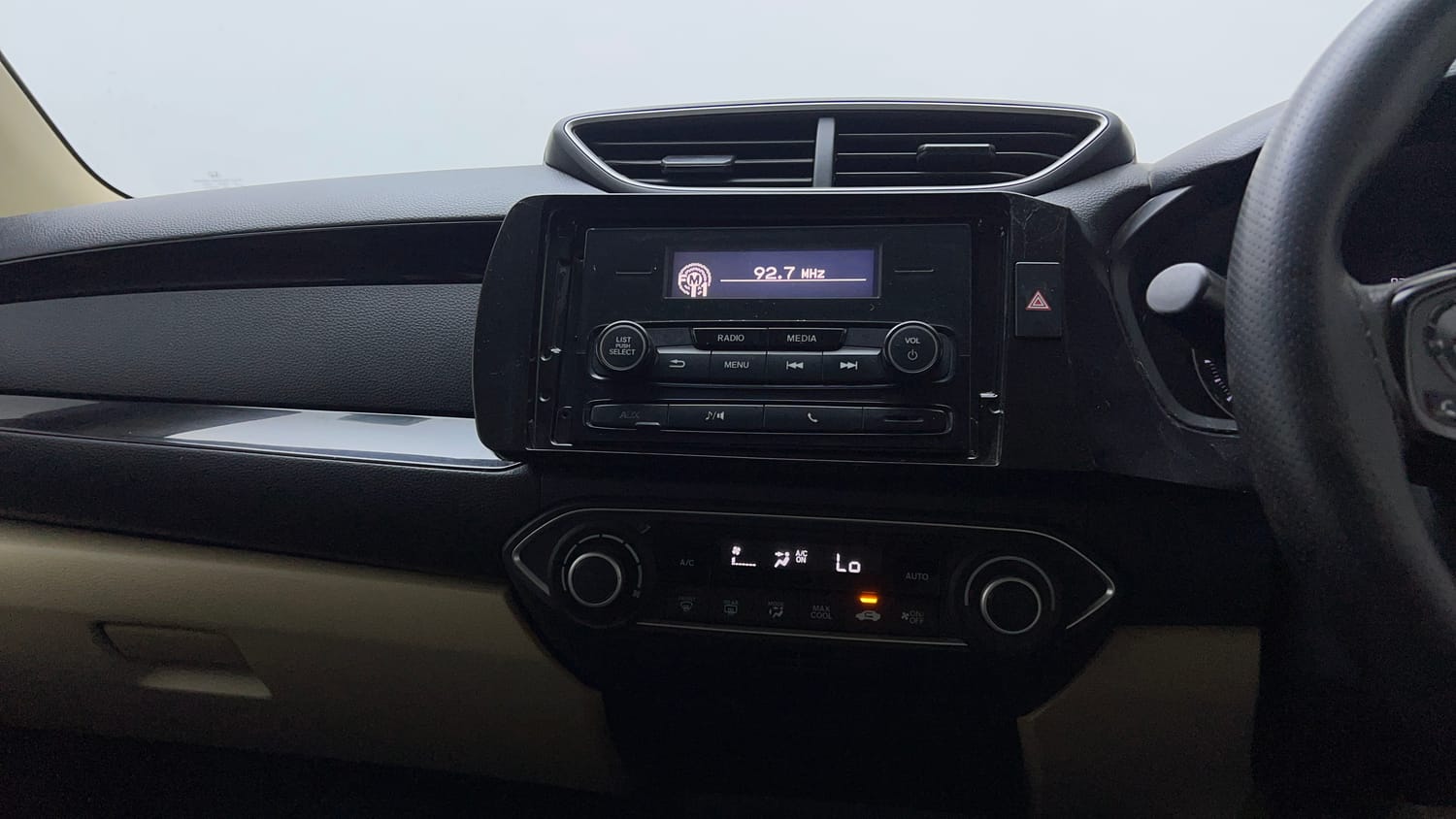 Used 2018 Honda Amaze 1.2 V CVT Petrol Petrol Automatic interior MUSIC SYSTEM & AC CONTROL VIEW