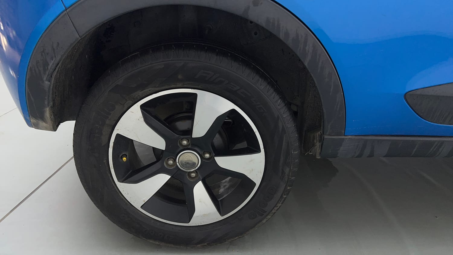Used 2020 Tata Nexon XZ Plus Petrol Manual tyres RIGHT REAR TYRE RIM VIEW