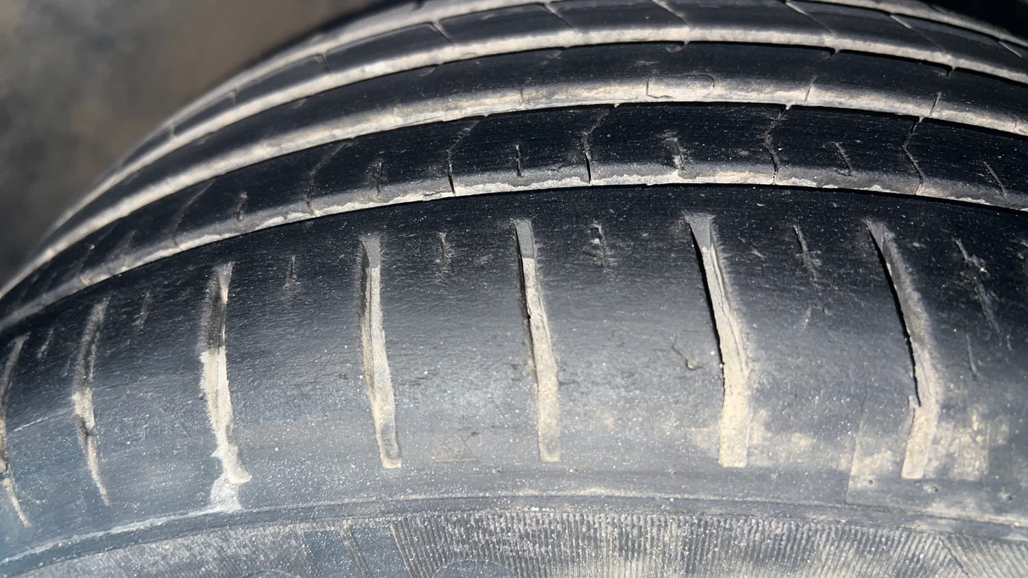 Used 2017 Maruti Suzuki Baleno Zeta 1.2 Petrol Manual tyres RIGHT FRONT TYRE TREAD VIEW