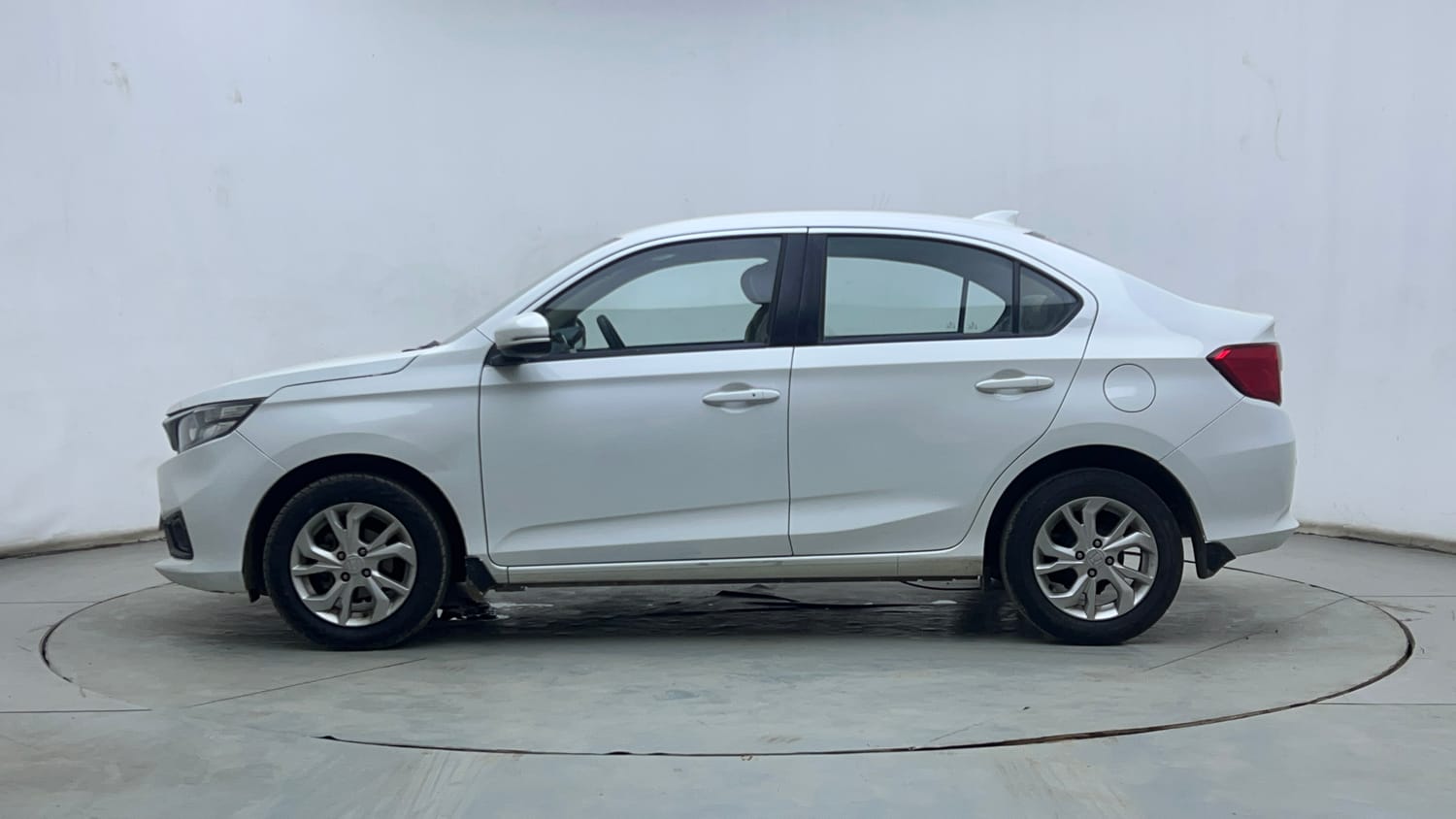 Used 2018 Honda Amaze 1.5 V CVT Diesel Diesel Automatic exterior LEFT SIDE VIEW