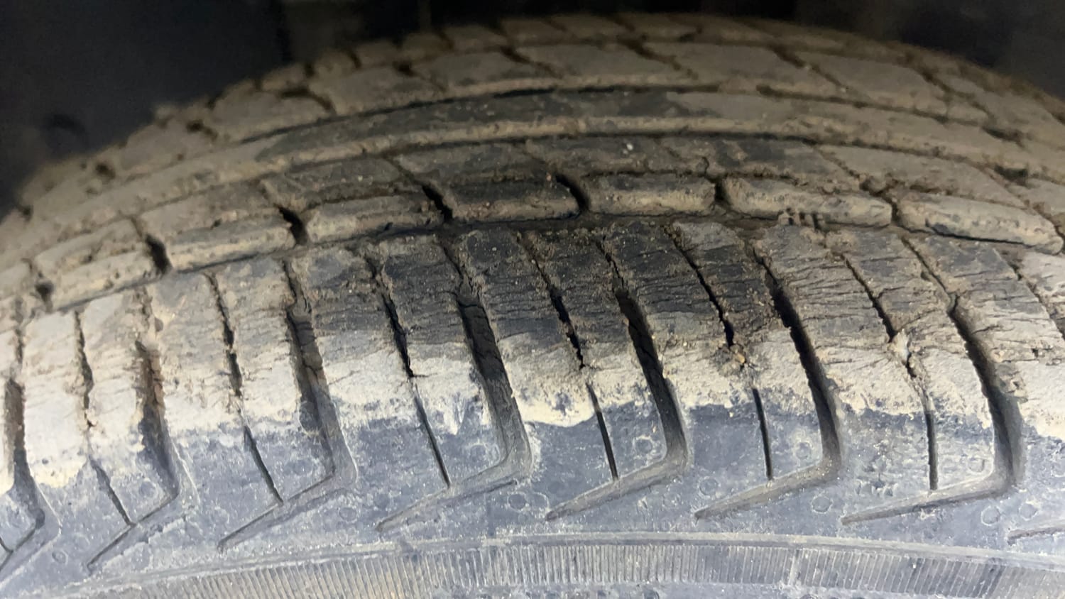 Used 2017 Renault Kwid 1.0 RXT AMT Petrol Automatic tyres LEFT FRONT TYRE TREAD VIEW