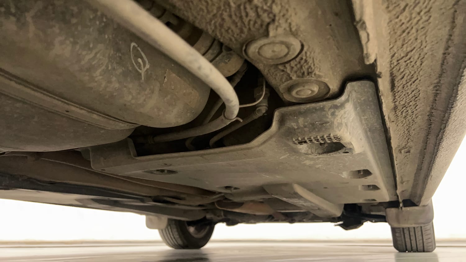 Used 2014 Volkswagen Vento Highline Petrol Petrol Manual extra REAR RIGHT UNDERBODY VIEW