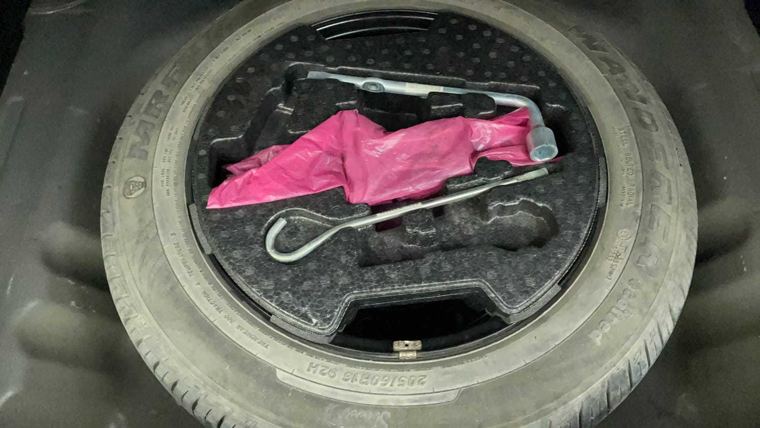 Used 2022 maruti-suzuki Vitara Brezza VXi Petrol Manual tyres SPARE TYRE VIEW