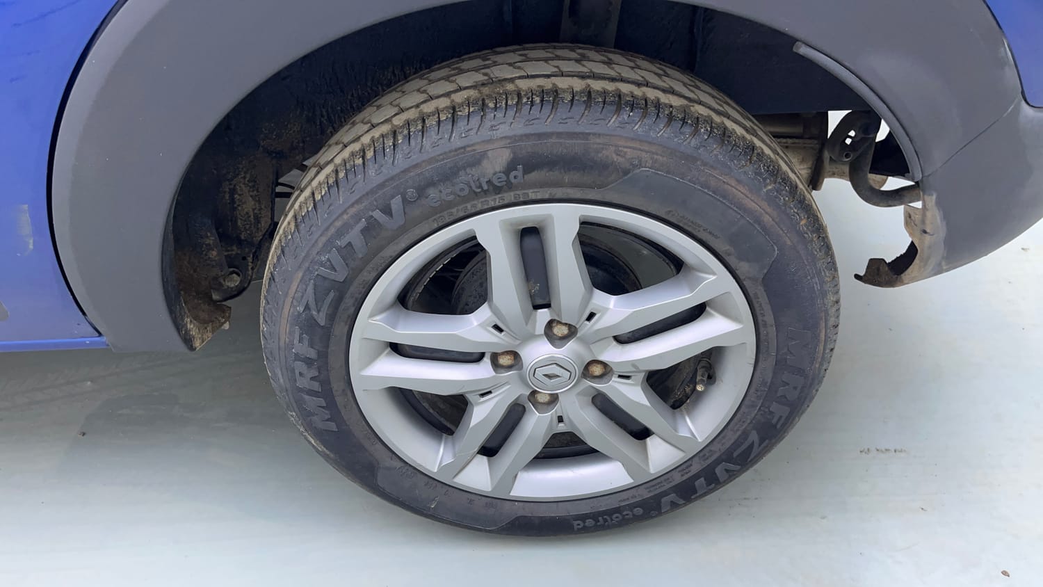 Used 2021 Renault Triber RXZ Petrol Manual tyres LEFT REAR TYRE RIM VIEW
