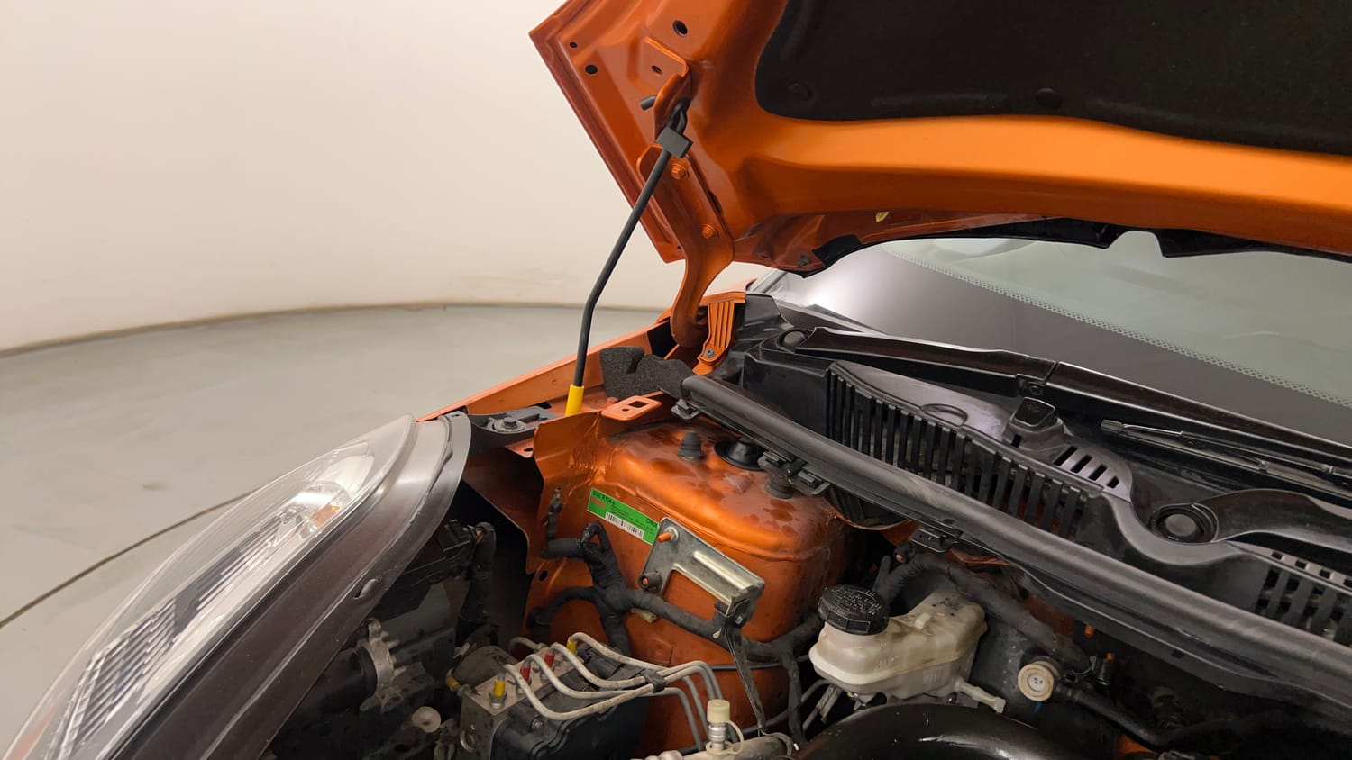 Used 2019 Tata Nexon XZA Plus Petrol Dual Tone Petrol Automatic engine ENGINE RIGHT SIDE HINGE & APRON VIEW