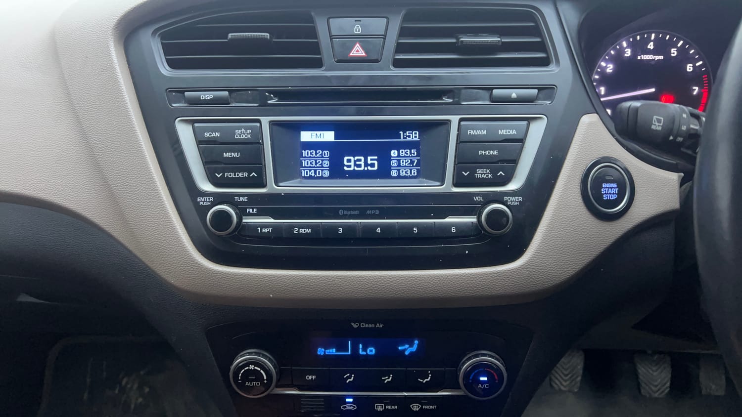 Used 2015 Hyundai Elite i20 Asta 1.2 Petrol Manual interior MUSIC SYSTEM & AC CONTROL VIEW
