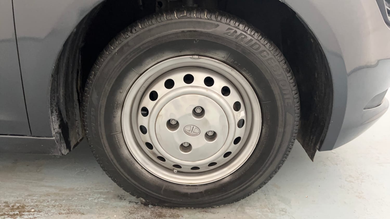 Used 2021 Tata Altroz XM Petrol Petrol Manual tyres RIGHT FRONT TYRE RIM VIEW
