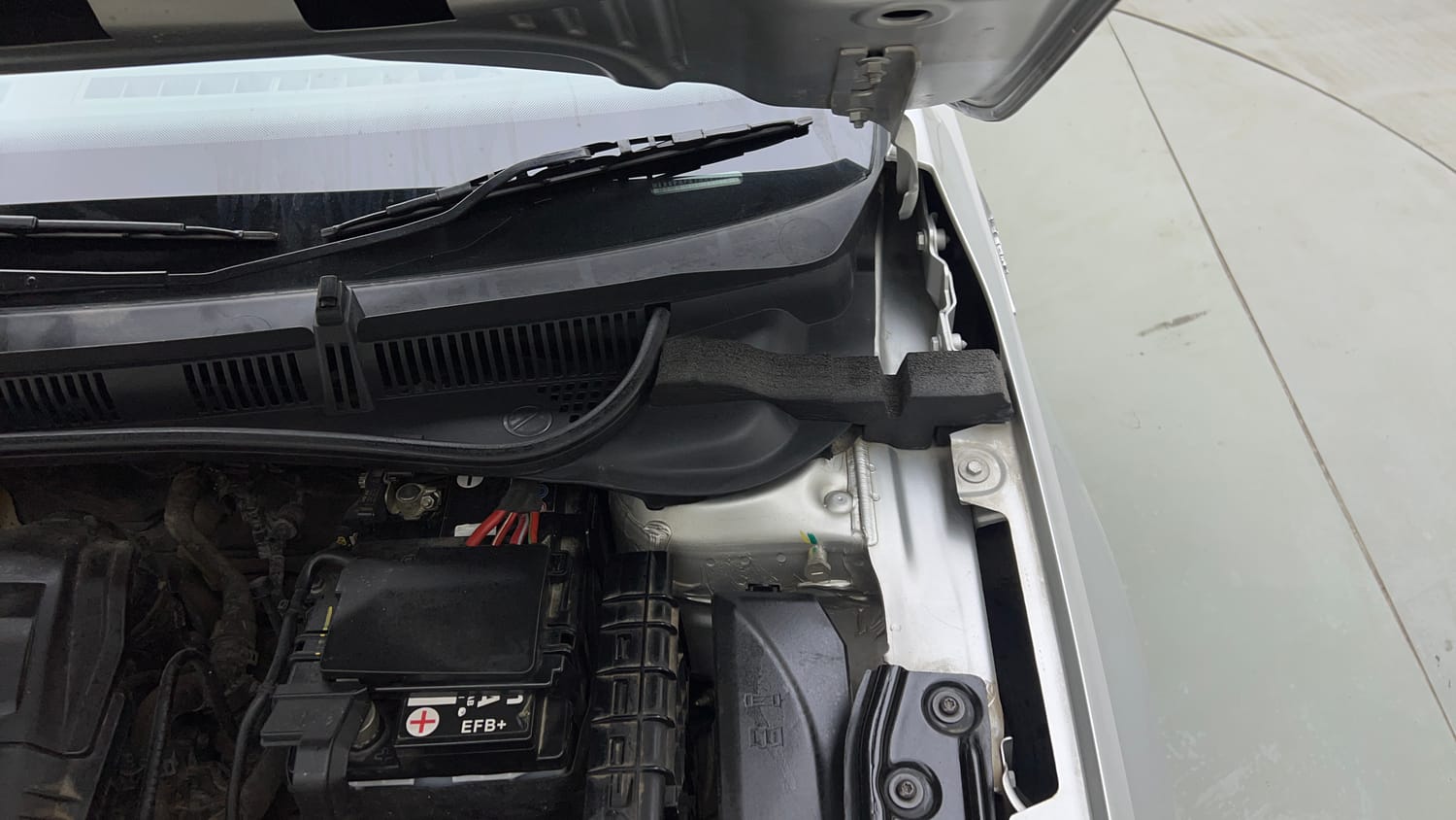 Used 2022 Skoda Slavia Ambition 1.0L TSI AT Petrol Automatic engine ENGINE LEFT SIDE HINGE & APRON VIEW