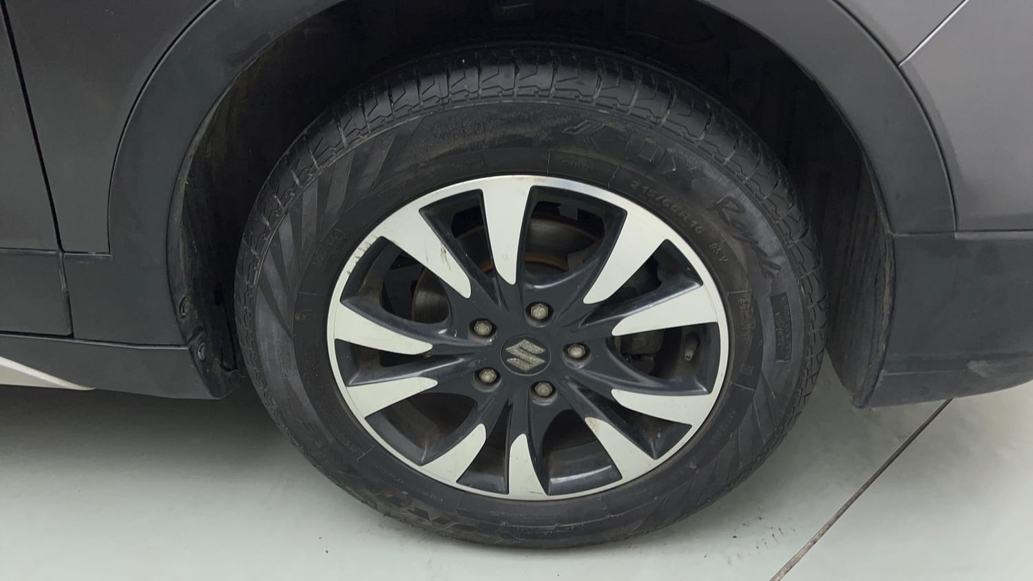 Used 2021 Maruti Suzuki S-Cross Zeta AT Petrol Automatic tyres RIGHT FRONT TYRE RIM VIEW