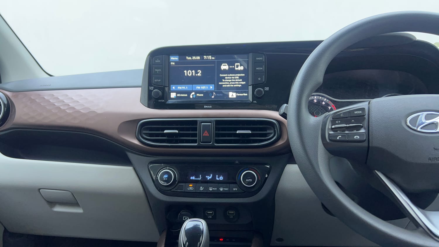 Used 2020 Hyundai Aura SX Plus 1.2 AMT Petrol Petrol Automatic interior MUSIC SYSTEM & AC CONTROL VIEW