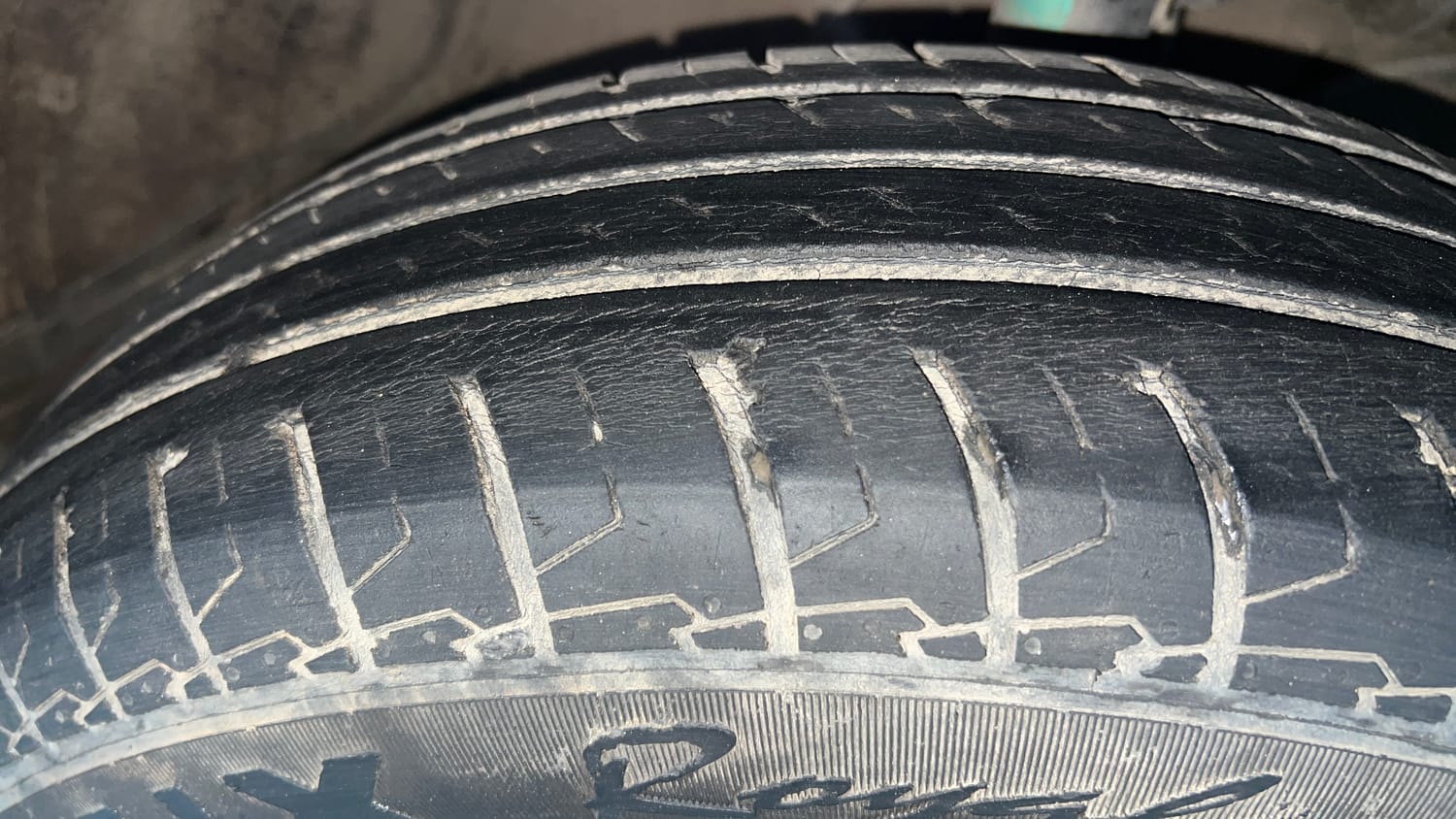Used 2021 Maruti Suzuki Swift VXi Petrol Manual tyres RIGHT FRONT TYRE TREAD VIEW