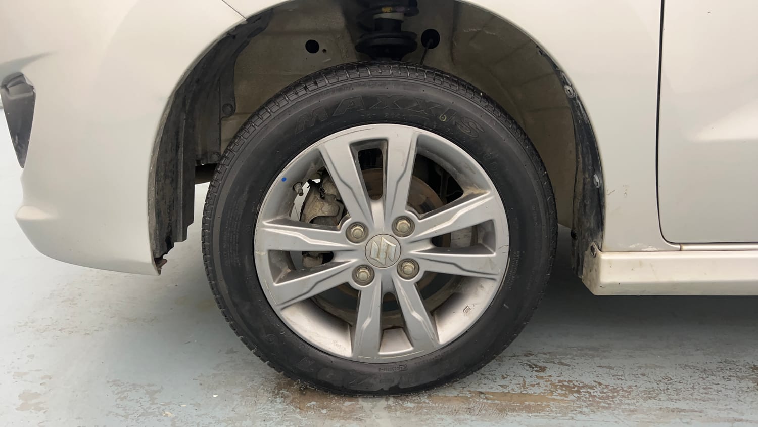 Used 2017 Maruti Suzuki Wagon R VXI+ Petrol Manual tyres LEFT FRONT TYRE RIM VIEW