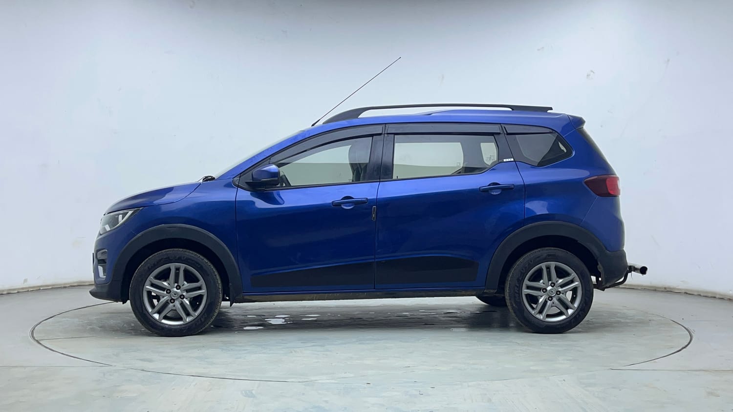 Used 2021 Renault Triber RXZ Petrol Manual exterior LEFT SIDE VIEW