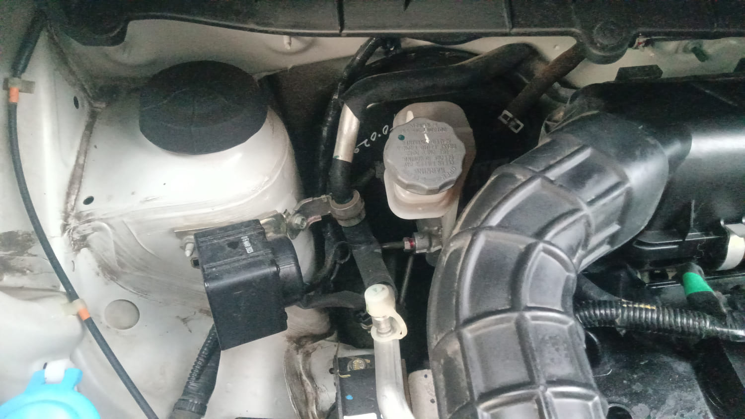 Used 2023 Maruti Suzuki Wagon R ZXI Plus 1.2 Petrol Manual engine ENGINE RIGHT SIDE HINGE & APRON VIEW