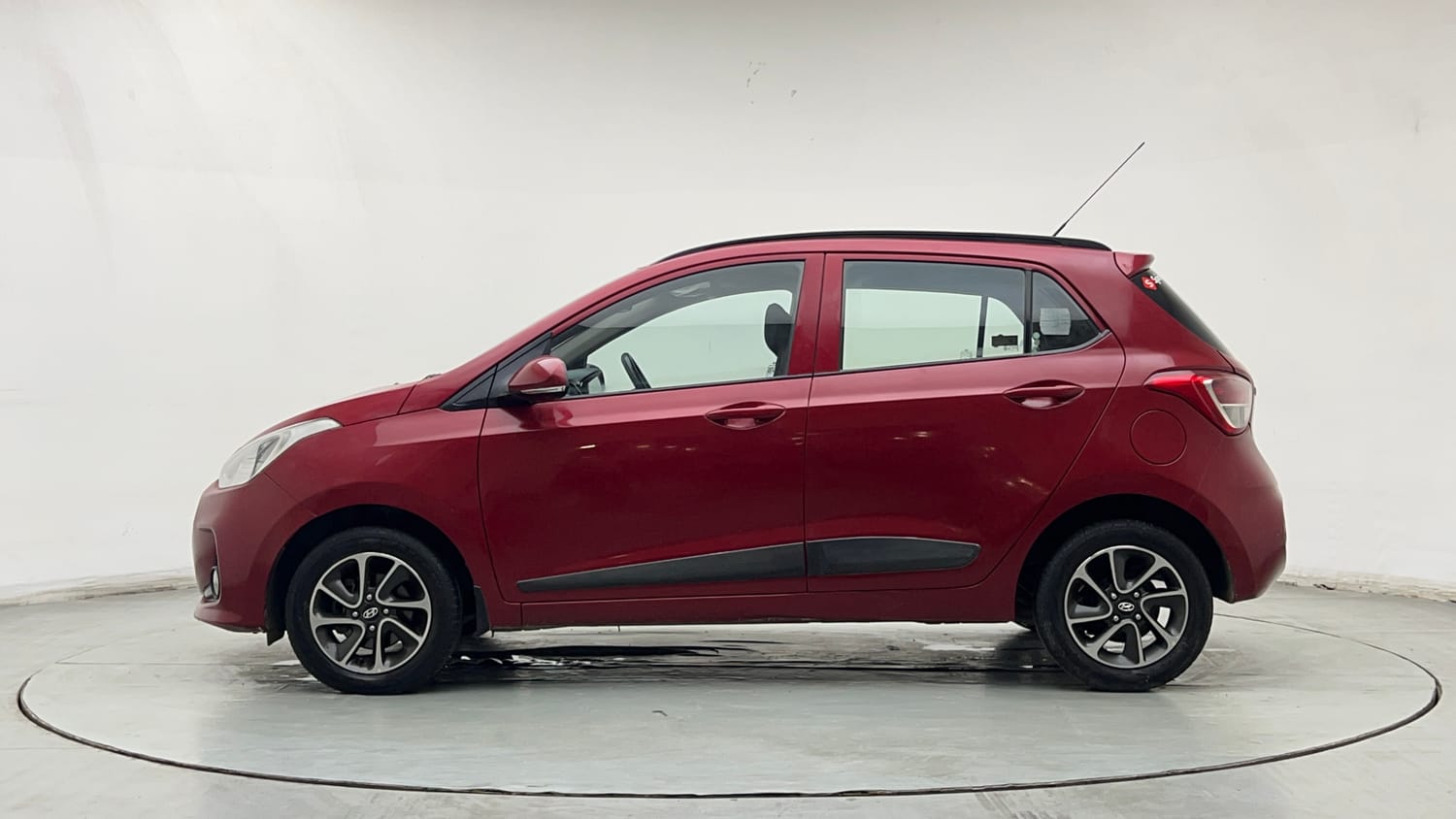 Used 2018 Hyundai Grand i10 Sportz (O) AT 1.2 Kappa VTVT Petrol Automatic exterior LEFT SIDE VIEW