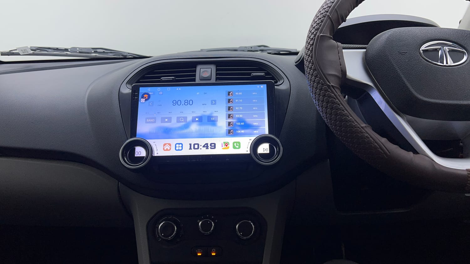 Used 2017 Tata Tiago Revotron XT Petrol Manual interior MUSIC SYSTEM & AC CONTROL VIEW