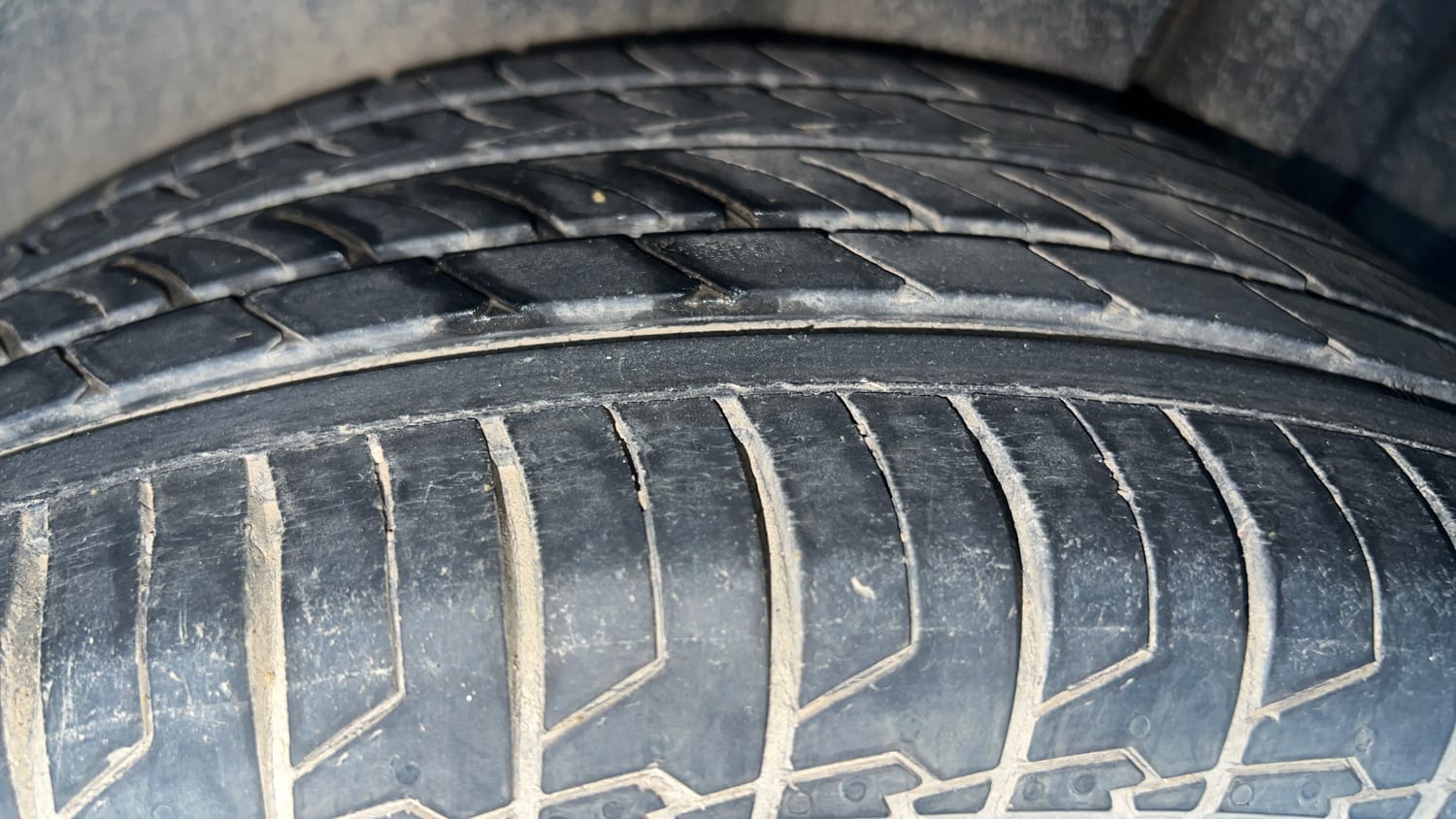 Used 2015 Maruti Suzuki S-Cross Alpha 1.3 Diesel Manual tyres LEFT REAR TYRE TREAD VIEW