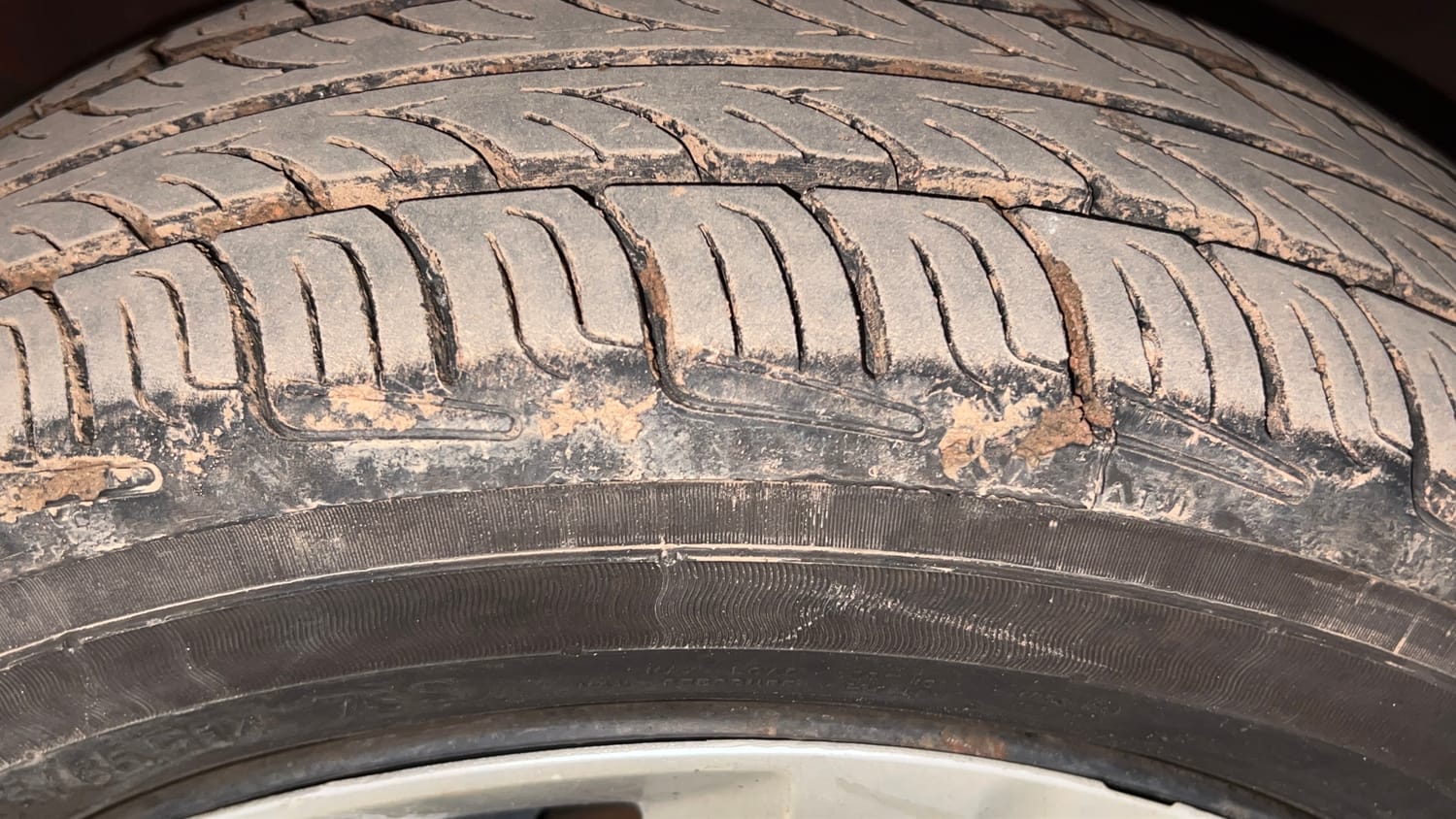Used 2014 Maruti Suzuki Wagon R VXI Petrol Manual tyres RIGHT FRONT TYRE TREAD VIEW