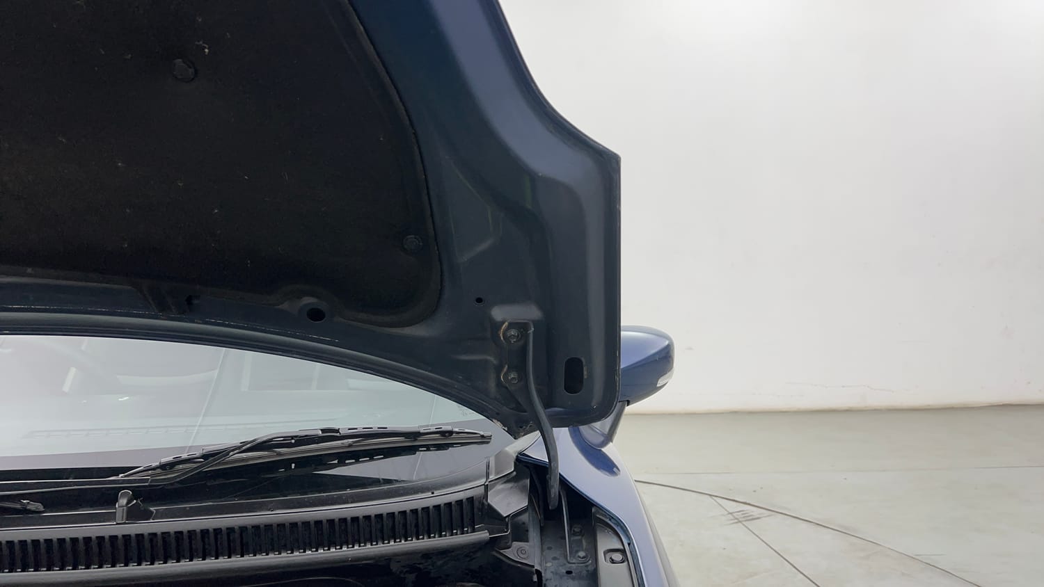 Used 2020 Maruti Suzuki Baleno Zeta Petrol Manual engine ENGINE LEFT SIDE HINGE & APRON VIEW