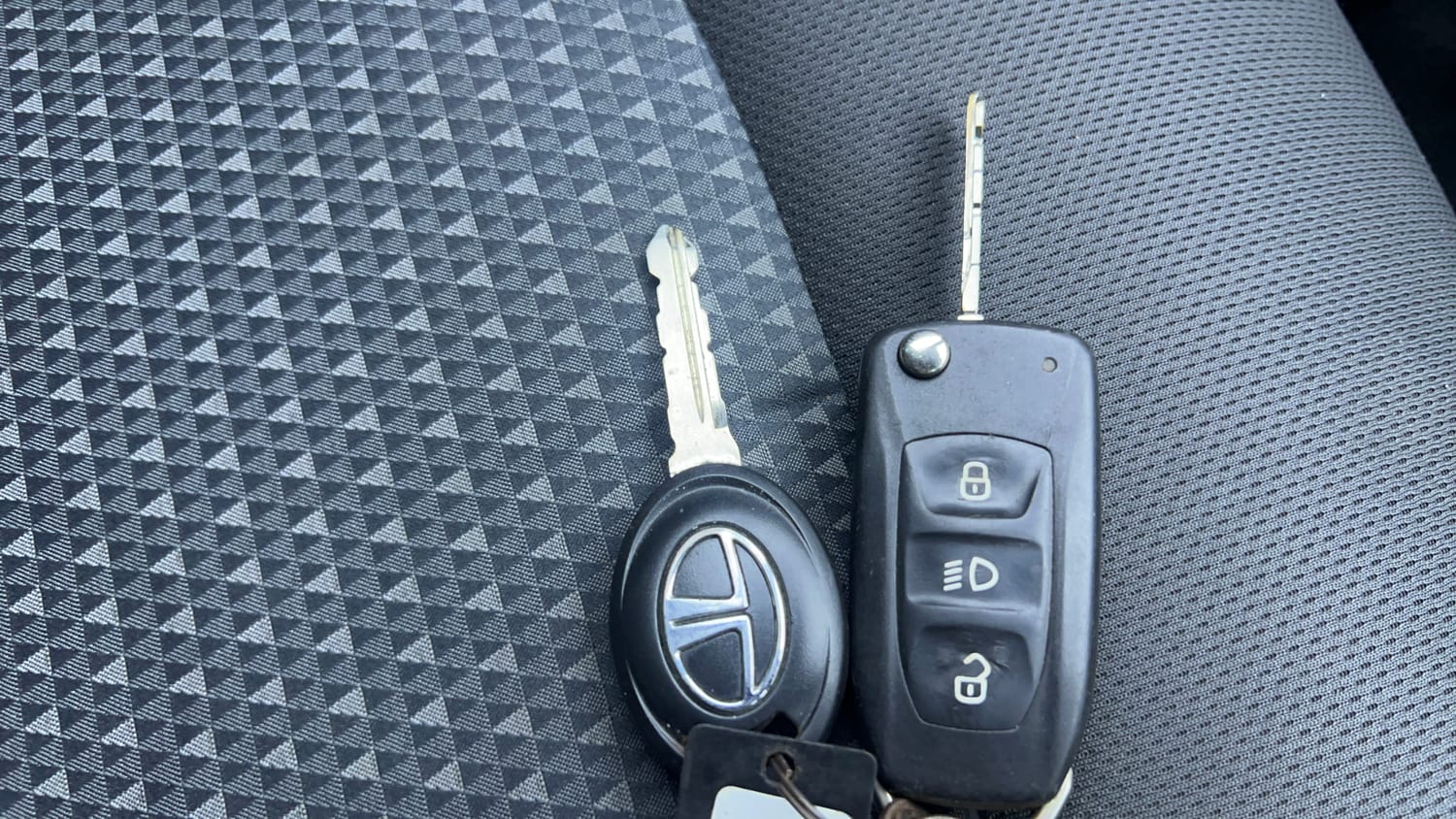 Used 2017 Tata Tiago Revotron XZA Petrol Automatic extra CAR KEY VIEW