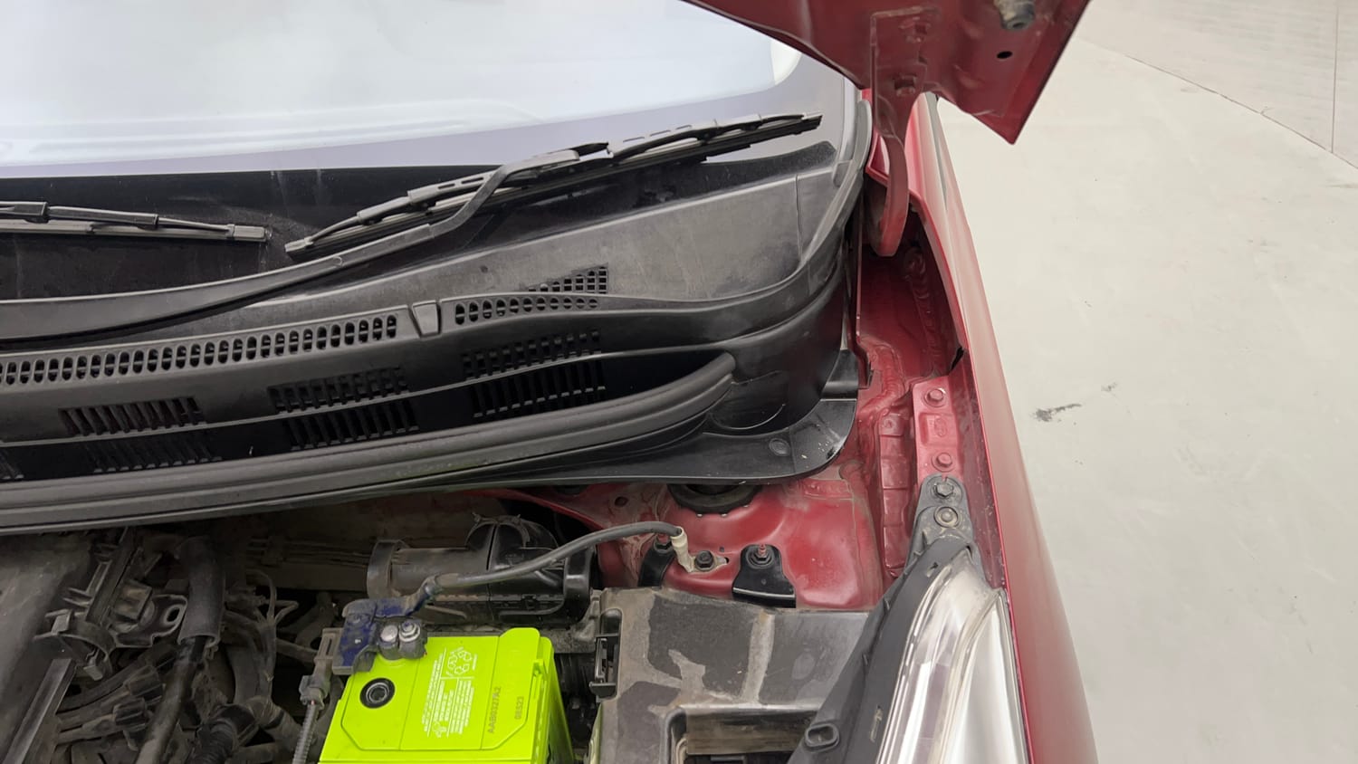 Used 2018 Hyundai Grand i10 Sportz (O) AT 1.2 Kappa VTVT Petrol Automatic engine ENGINE LEFT SIDE HINGE & APRON VIEW