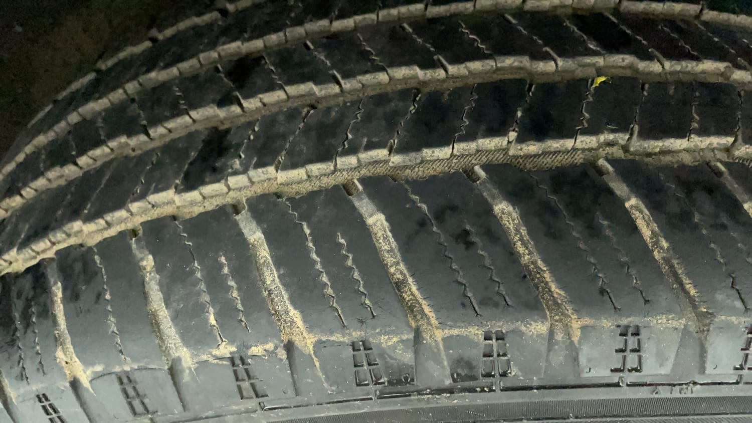 Used 2023 Mahindra Scorpio N Z8 L Petrol AT 7 STR Petrol Automatic tyres LEFT REAR TYRE TREAD VIEW