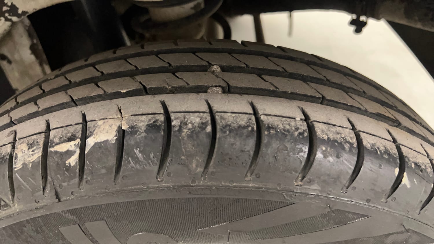 Used 2016 Maruti Suzuki Alto 800 Lxi Petrol Manual tyres LEFT REAR TYRE TREAD VIEW