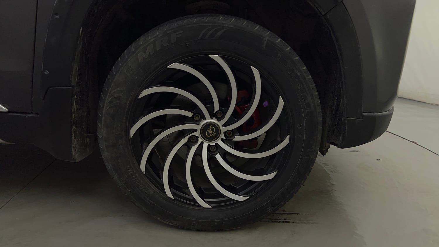 Used 2021 maruti-suzuki Vitara Brezza VXi Petrol Manual tyres RIGHT FRONT TYRE RIM VIEW