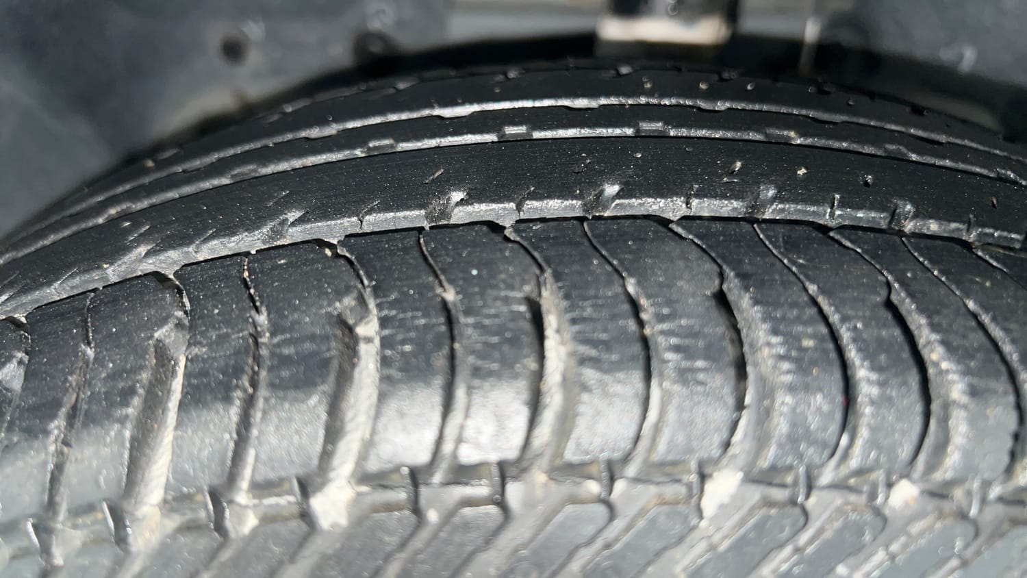 Used 2016 Ford Figo Aspire Titanium 1.2 Ti-VCT Petrol Manual tyres LEFT FRONT TYRE TREAD VIEW