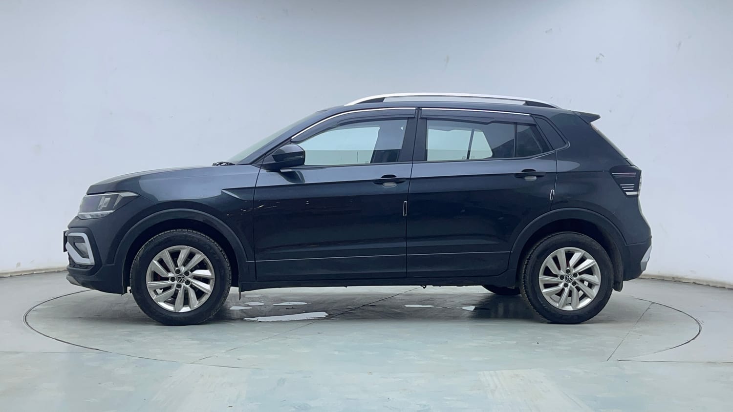 Used 2023 Volkswagen Taigun Highline 1.0 TSI MT Petrol Manual exterior LEFT SIDE VIEW