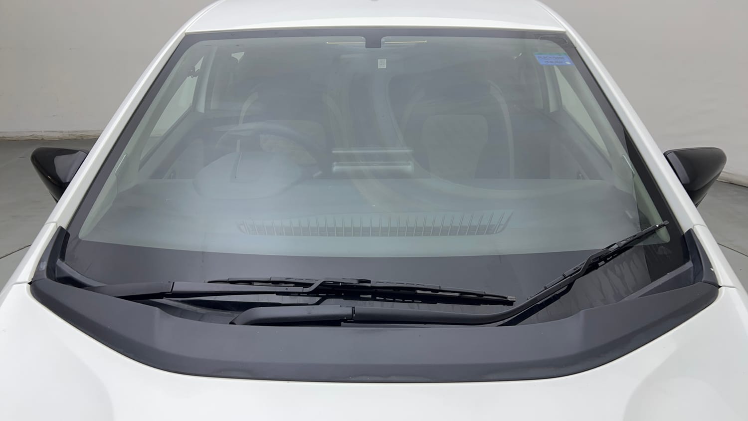 Used 2022 Tata Altroz XE Petrol Petrol Manual exterior FRONT WINDSHIELD VIEW
