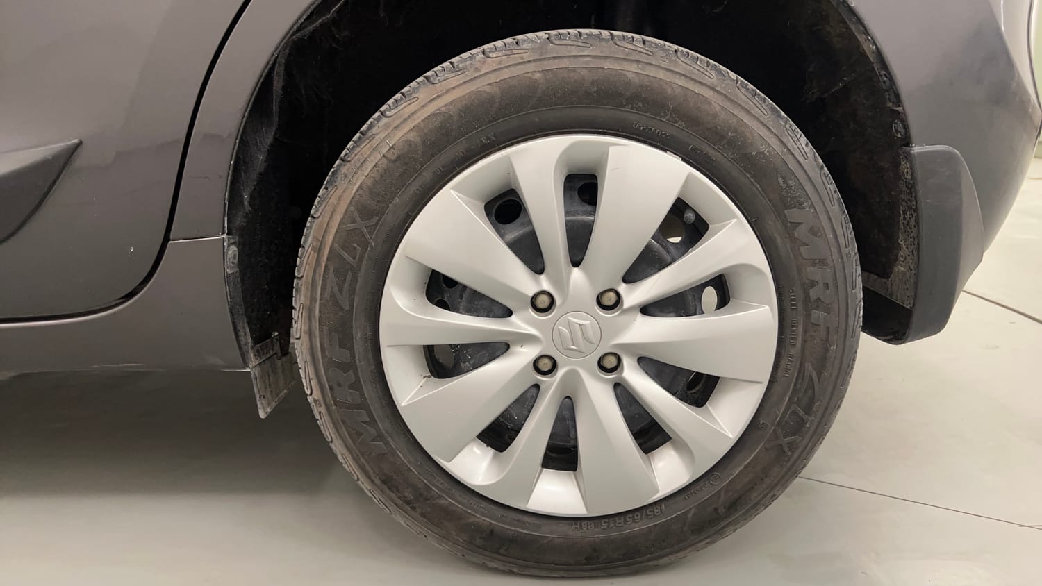 Used 2018 Maruti Suzuki Baleno Delta 1.2 Petrol Manual tyres LEFT REAR TYRE RIM VIEW
