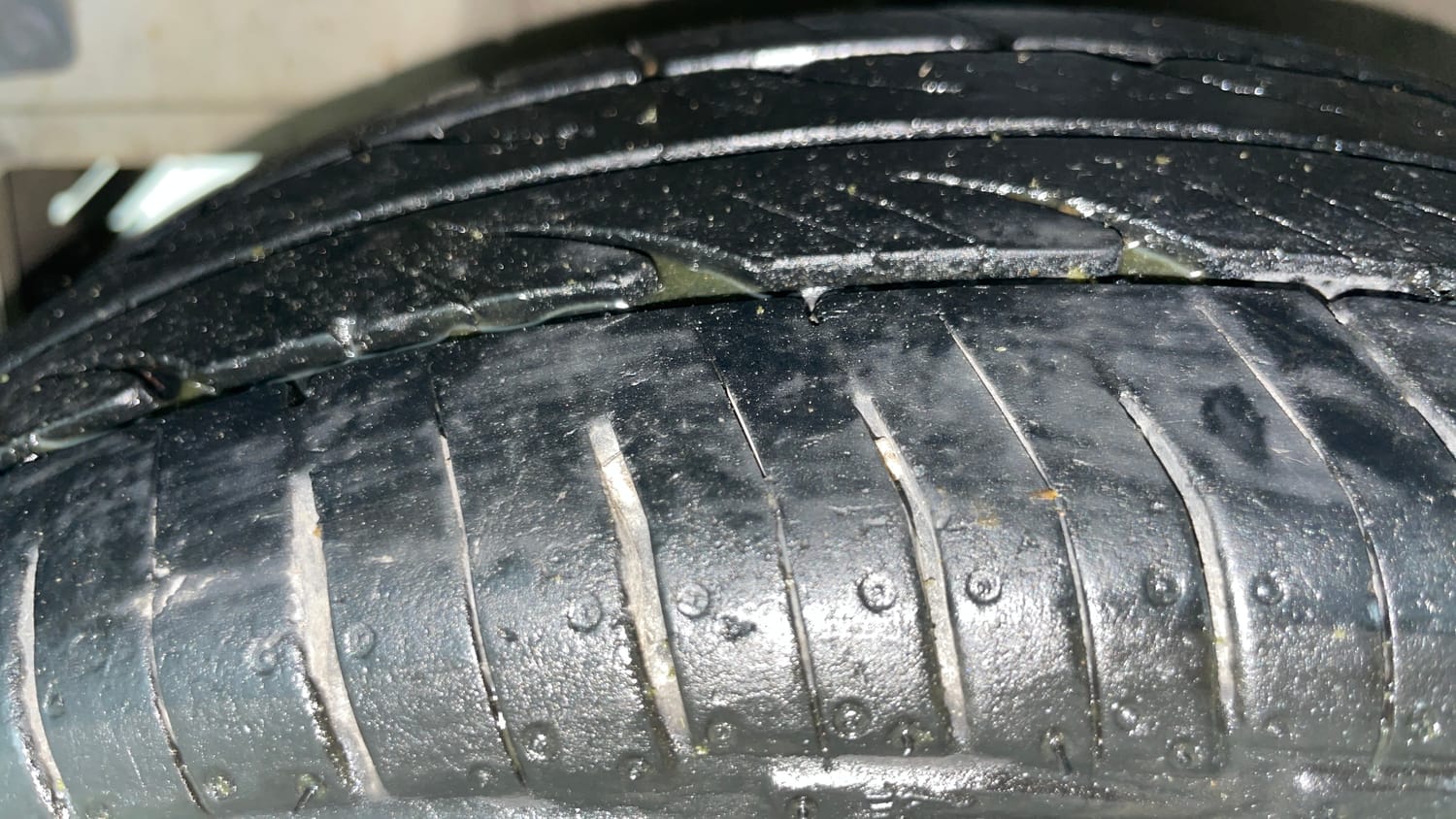 Used 2016 Hyundai Eon Era Petrol Manual tyres LEFT FRONT TYRE TREAD VIEW