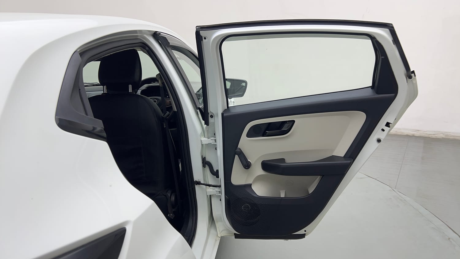 Used 2022 Tata Altroz XE Petrol Petrol Manual interior RIGHT REAR DOOR OPEN VIEW