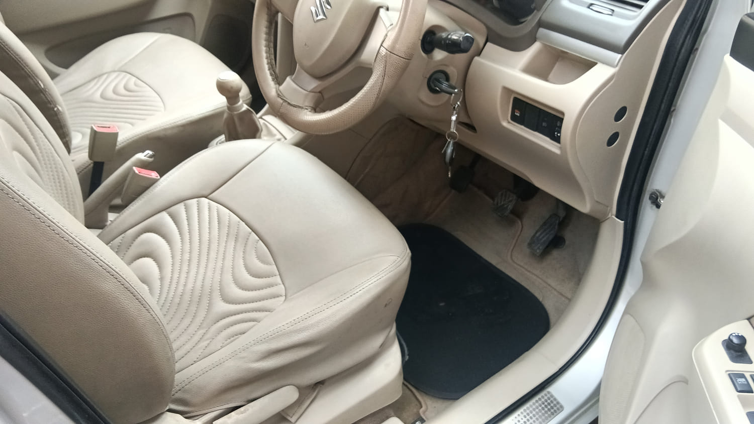Used 2015 Maruti Suzuki Ertiga Vxi Petrol Manual interior RIGHT SIDE FRONT DOOR CABIN VIEW