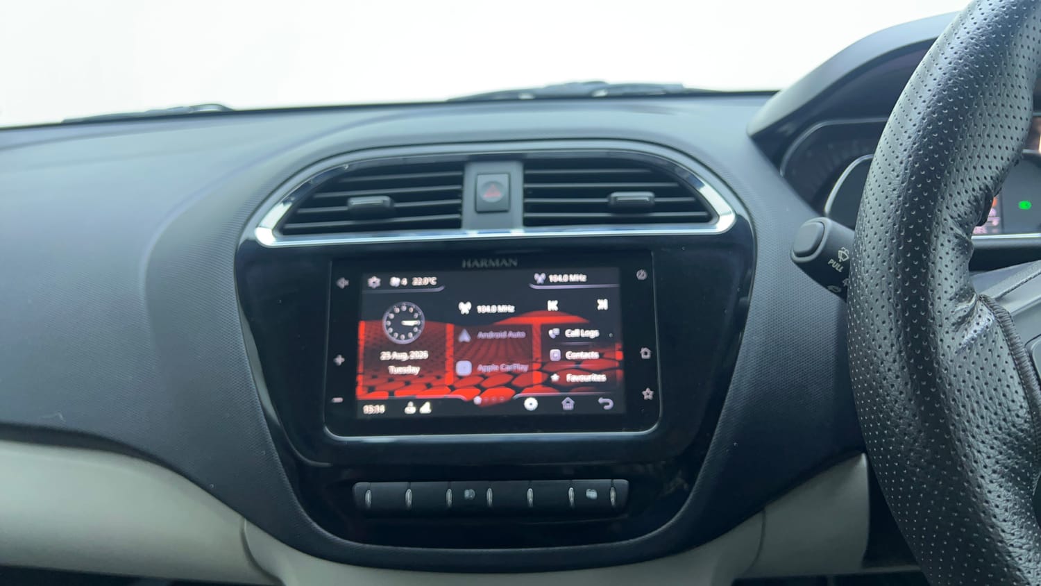 Used 2022 Tata Tiago XZ Plus Petrol Manual top_features Touch screen infotainment system