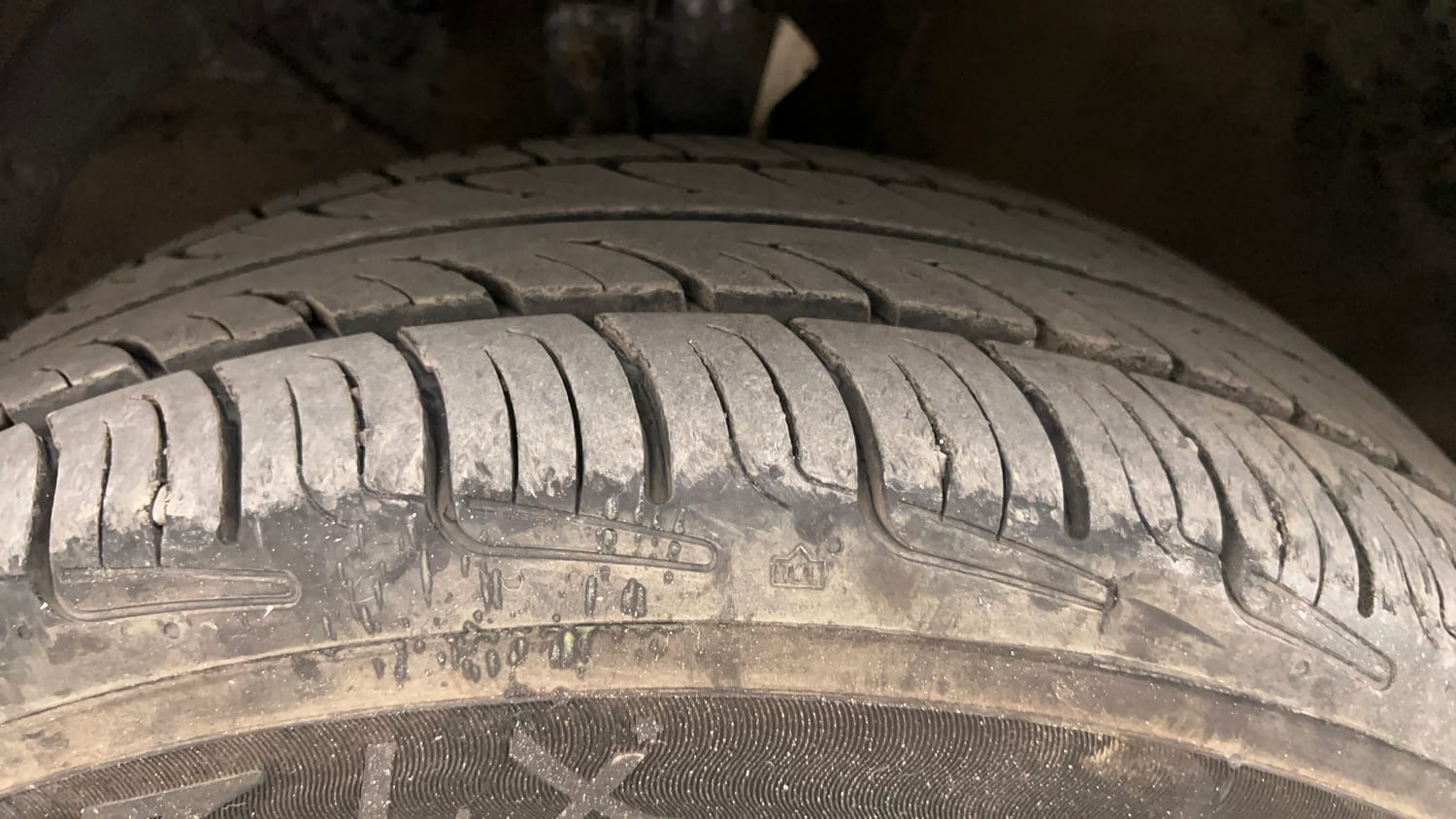 Used 2018 Maruti Suzuki Baleno Delta 1.2 Petrol Manual tyres LEFT FRONT TYRE TREAD VIEW