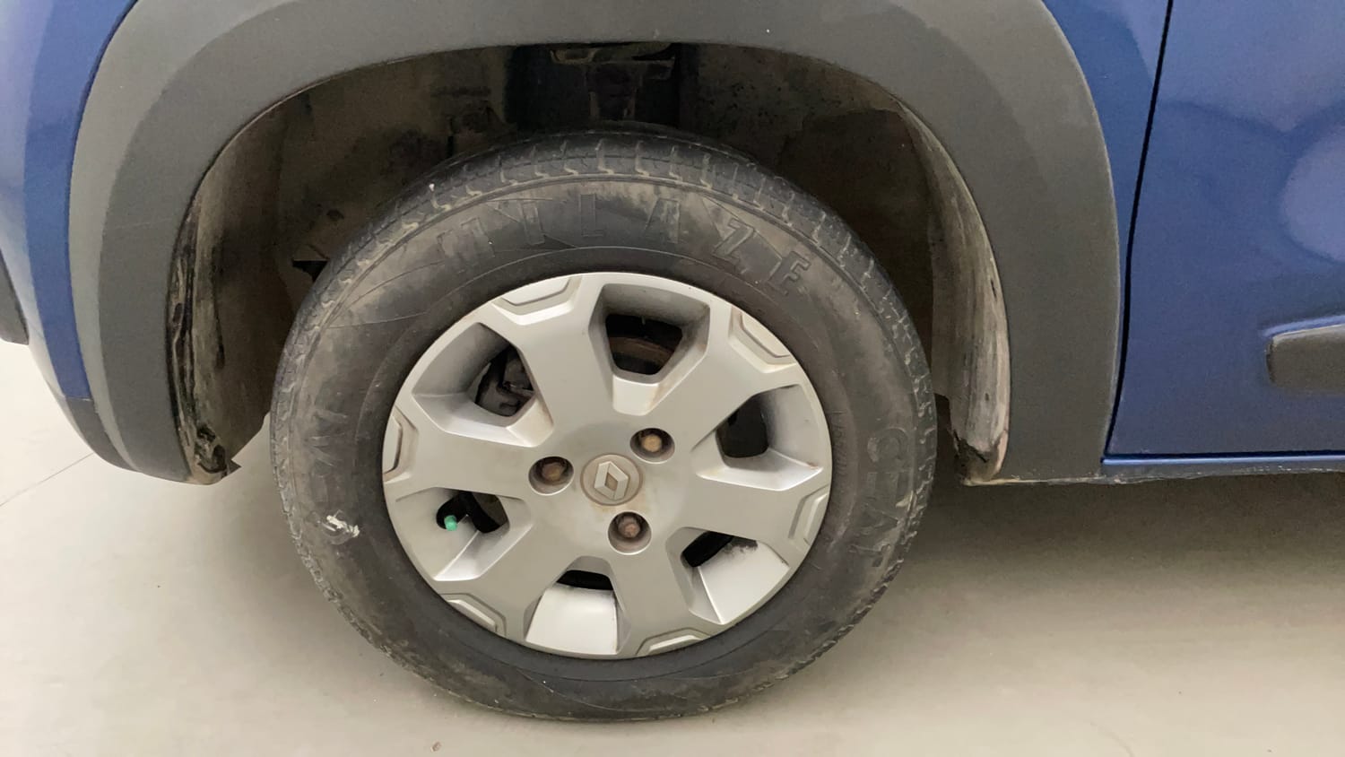 Used 2017 Renault Kwid CLIMBER 1.0 Petrol Manual tyres LEFT FRONT TYRE RIM VIEW