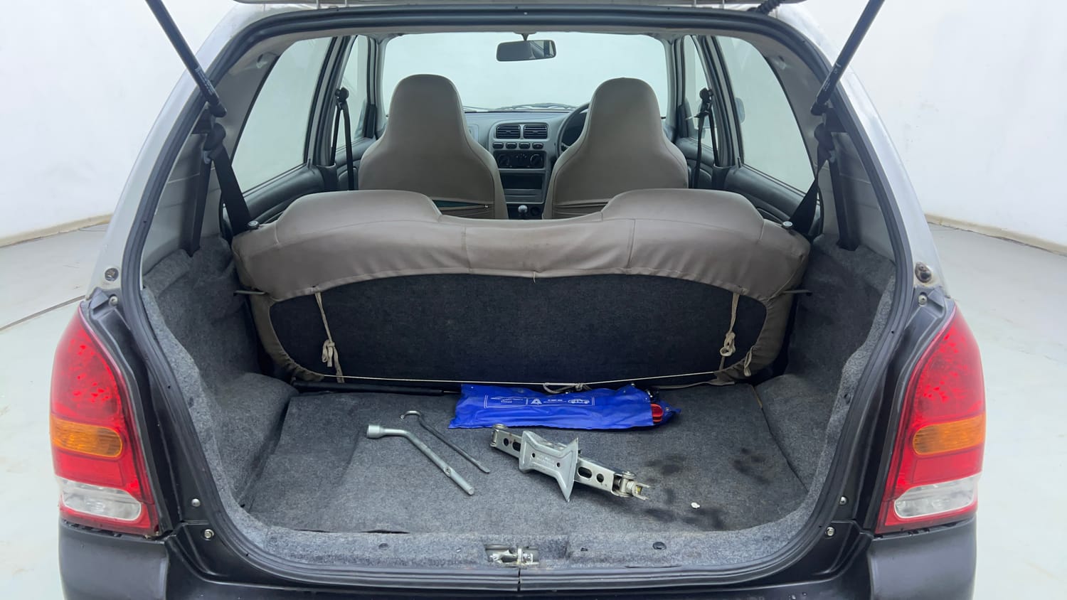 Used 2012 Maruti Suzuki Alto LXi BS-IV Petrol Manual interior DICKY INSIDE VIEW