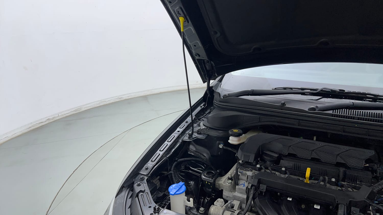 Used 2024 Hyundai Verna SX 1.5 Petrol MT Petrol Manual engine ENGINE RIGHT SIDE HINGE & APRON VIEW