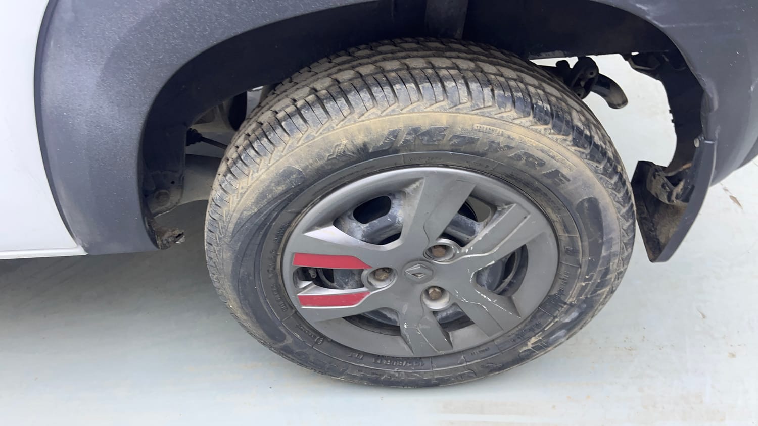 Used 2017 Renault Kwid 1.0 RXT AMT Petrol Automatic tyres LEFT REAR TYRE RIM VIEW