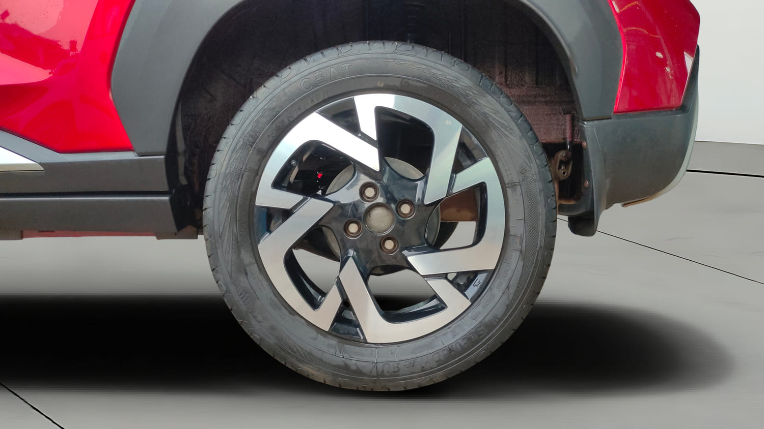 Used 2022 Nissan Magnite XV Premium Turbo CVT Dual Tone Petrol Automatic tyres LEFT REAR TYRE RIM VIEW