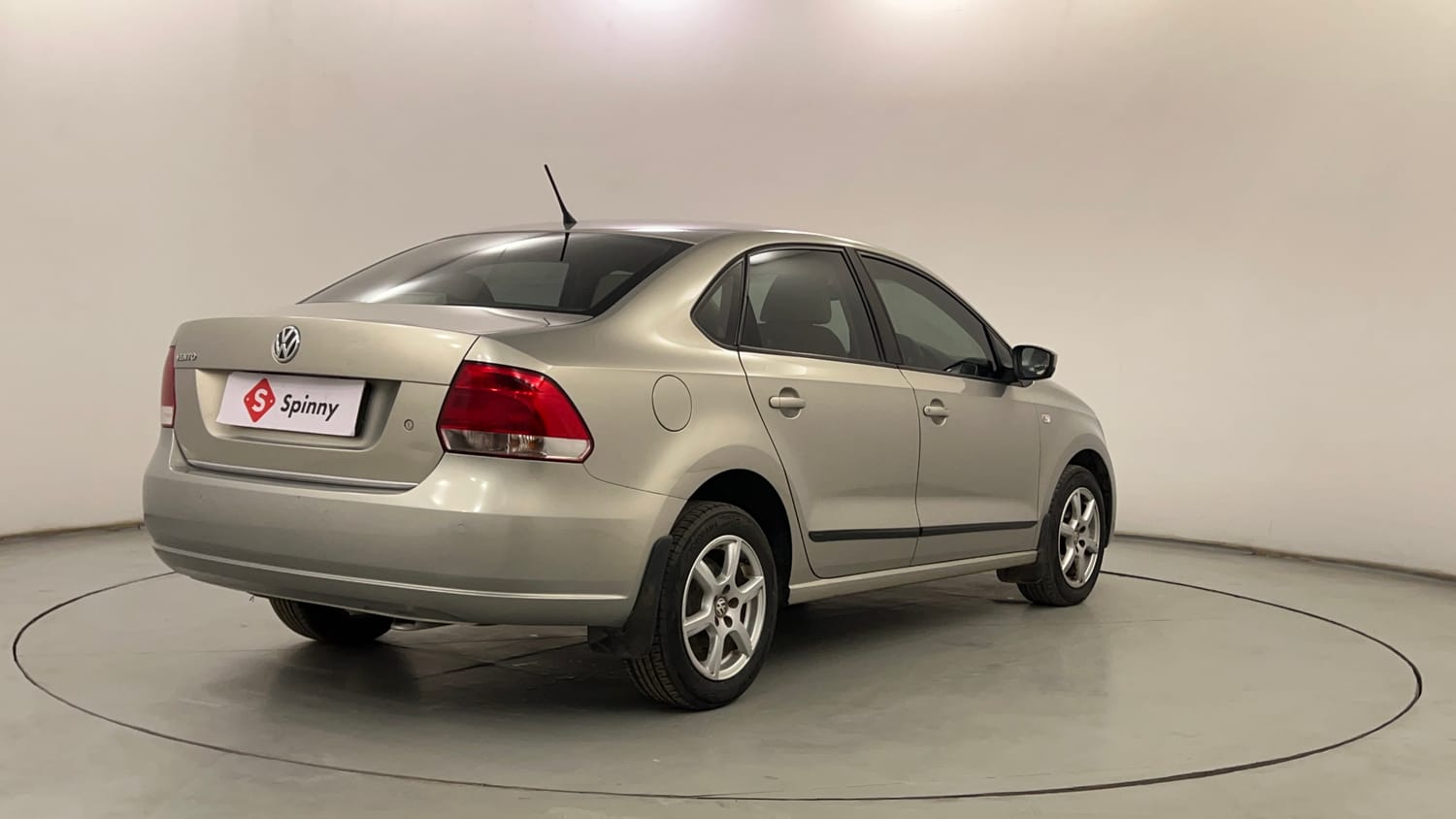Used 2014 Volkswagen Vento Highline Petrol Petrol Manual exterior RIGHT REAR CORNER VIEW