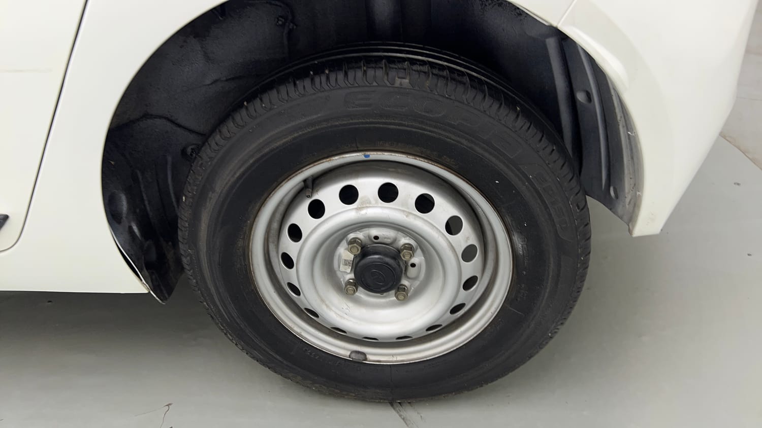 Used 2022 Tata Altroz XE Petrol Petrol Manual tyres LEFT REAR TYRE RIM VIEW