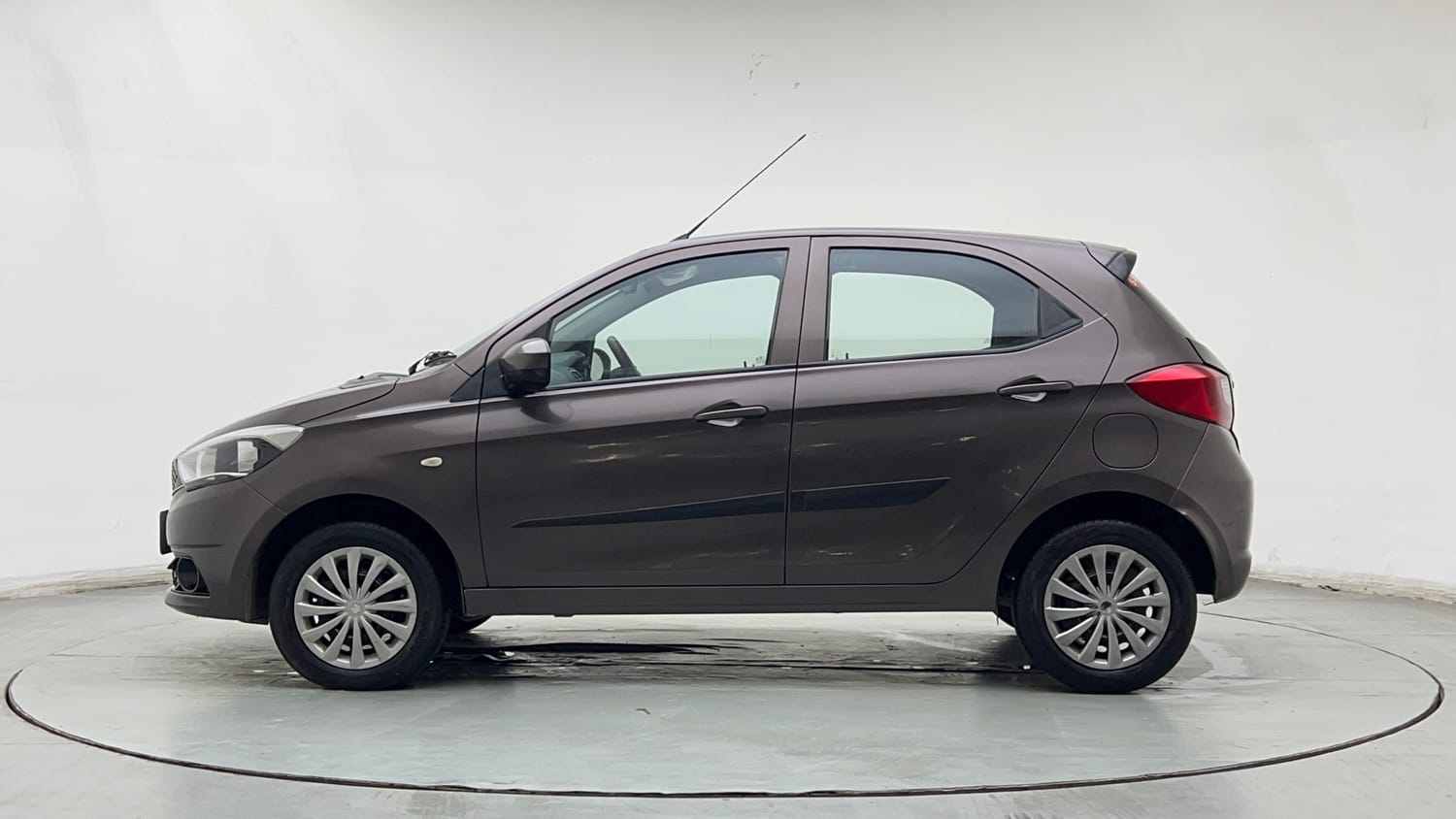 Used 2017 Tata Tiago Revotron XT Petrol Manual exterior LEFT SIDE VIEW